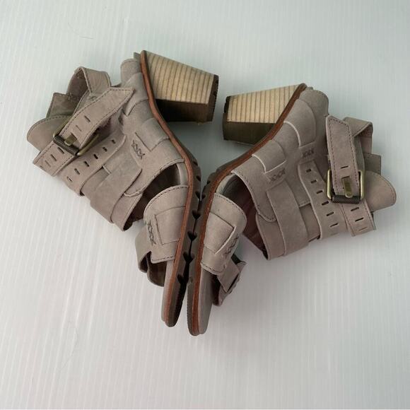 Sorel Nadia buckle stacked heel sandal strappy color is Kettle grey/beige - Picture 2 of 10